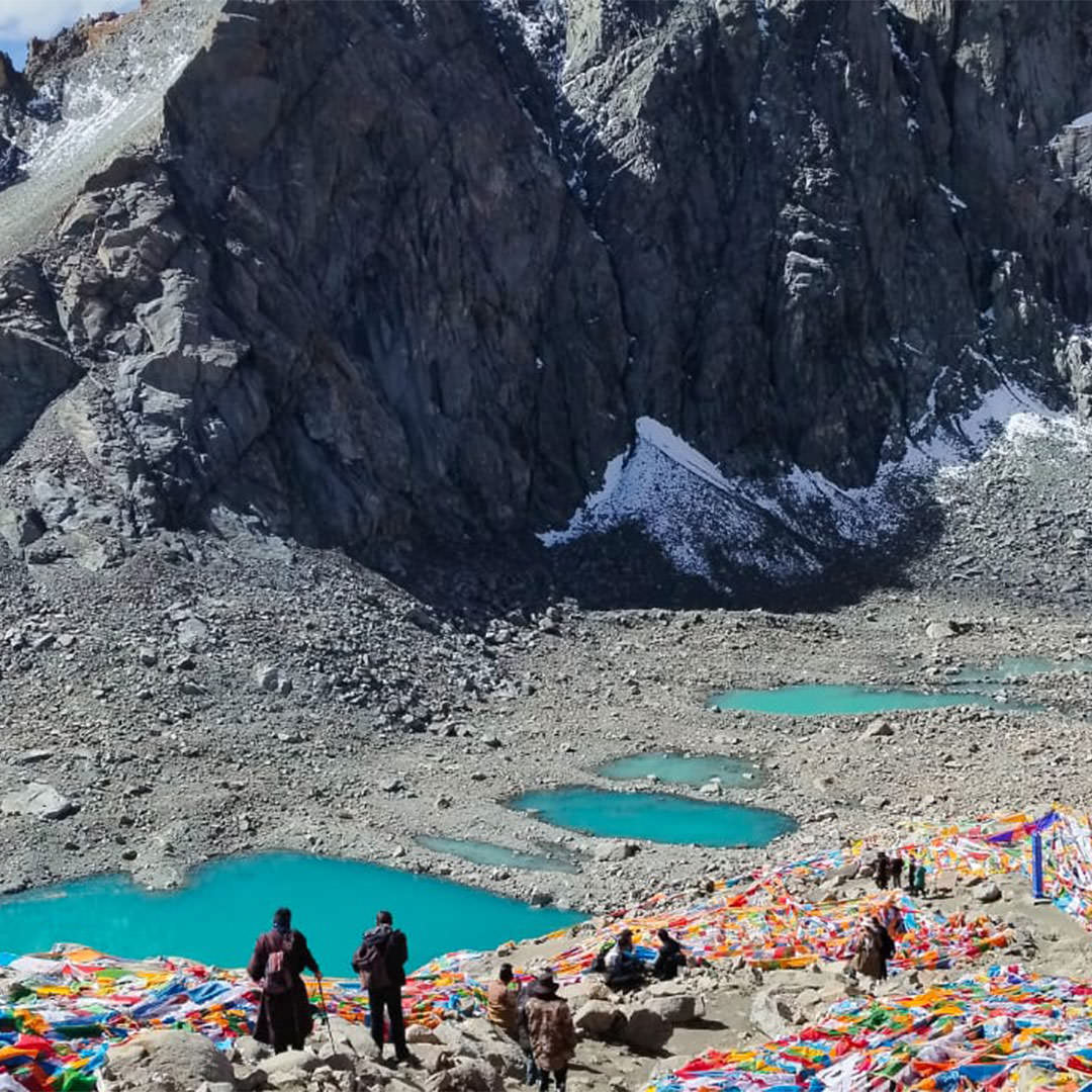 People at mansarovar