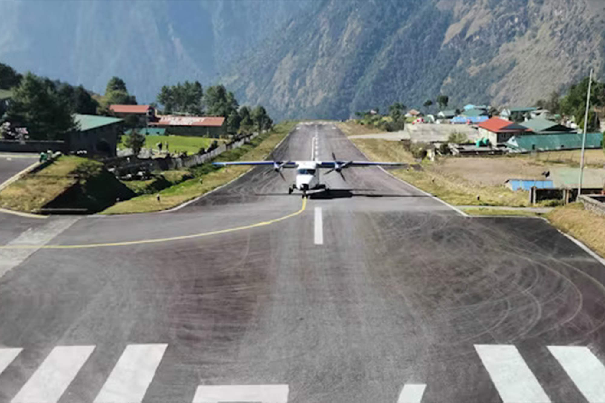 YU4TR-lukla-airport.jpg